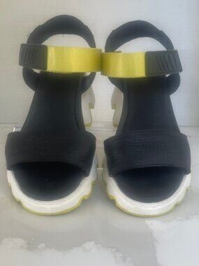 Sorel Women’s Kinetic Impact Y-Strap Sandals. Size 6.5.